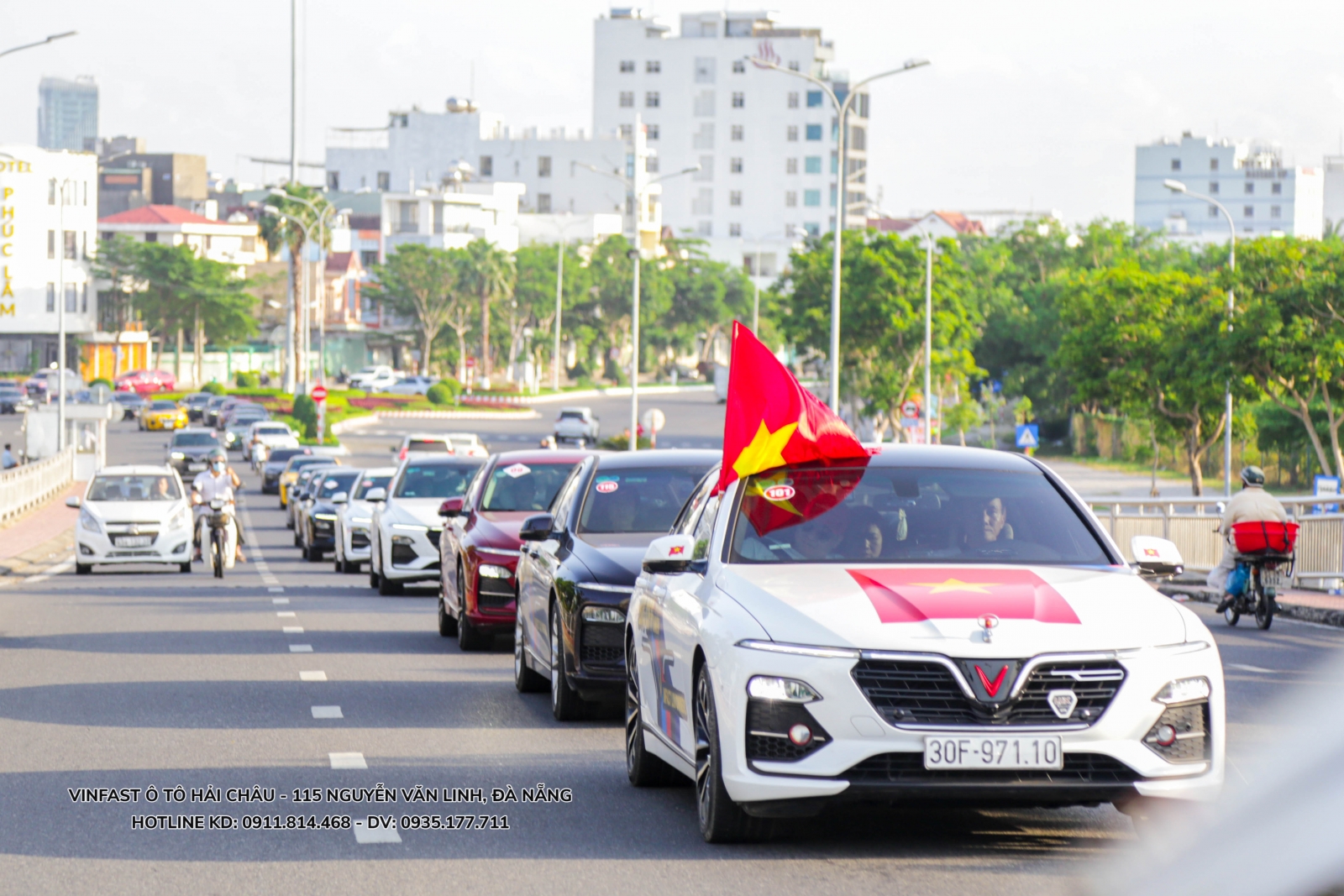 Đoàn xe VinFast Lux - chương trình Big Off 3 miền đã đến Đà Nẵng