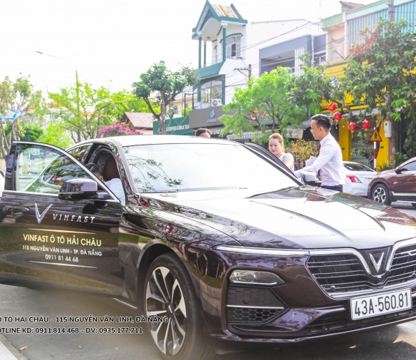 vinfast-lux-a20-giu-ngoi-vuong-sedan-tam-gia-1-ty-thang-62021-bo-xa-toyota-camry