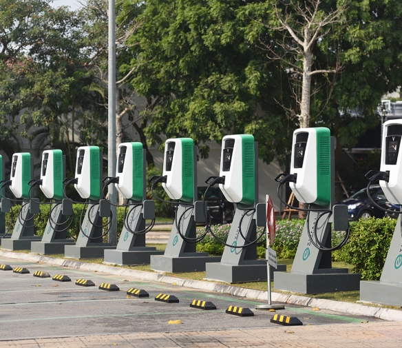 can-canh-nhung-tram-sac-nhanh-cho-o-to-dien-vinfast-tai-ha-noi-trong-40000-diem-sac-toan-quoc